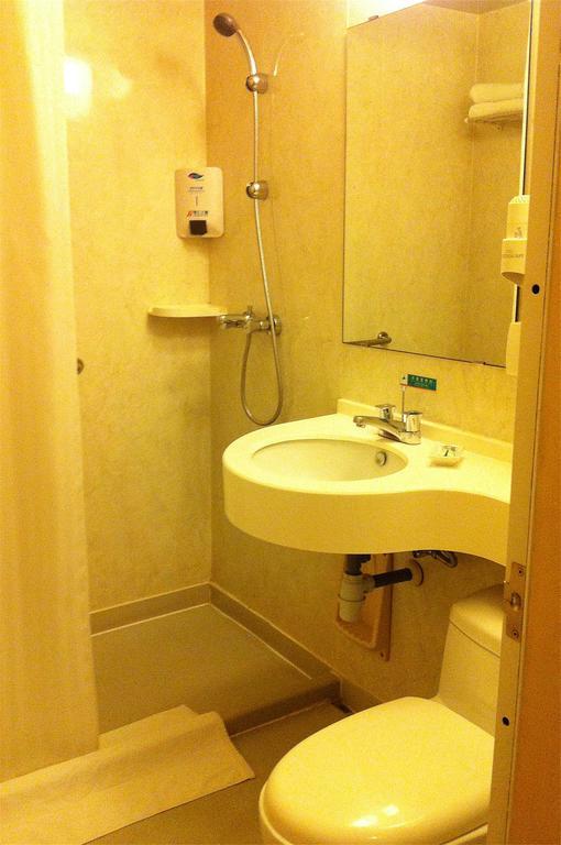 Jinjiang Inn Wuhan Jianghan Road Subway Station Jiangtan Pedestrain Street Room photo